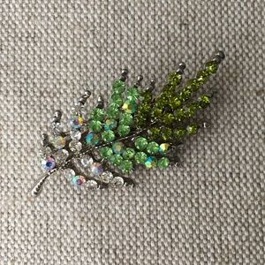Leaf brooch